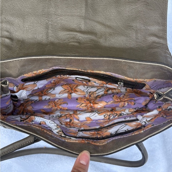 Guess, grey strapped Elegant Gray Handbag with silver hardware, floral inside - Picture 6 of 8